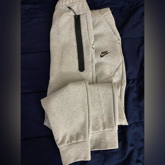 (PRICE FIRM)Grey Nike joggers never worn - Picture 2 of 2